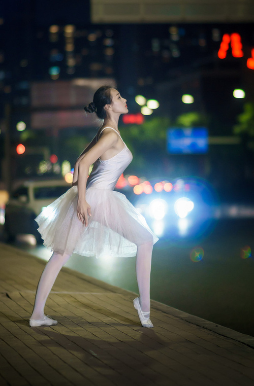 九游手游官网-中超球队完善中场调度体系提升控球传导效率，中超规则调整