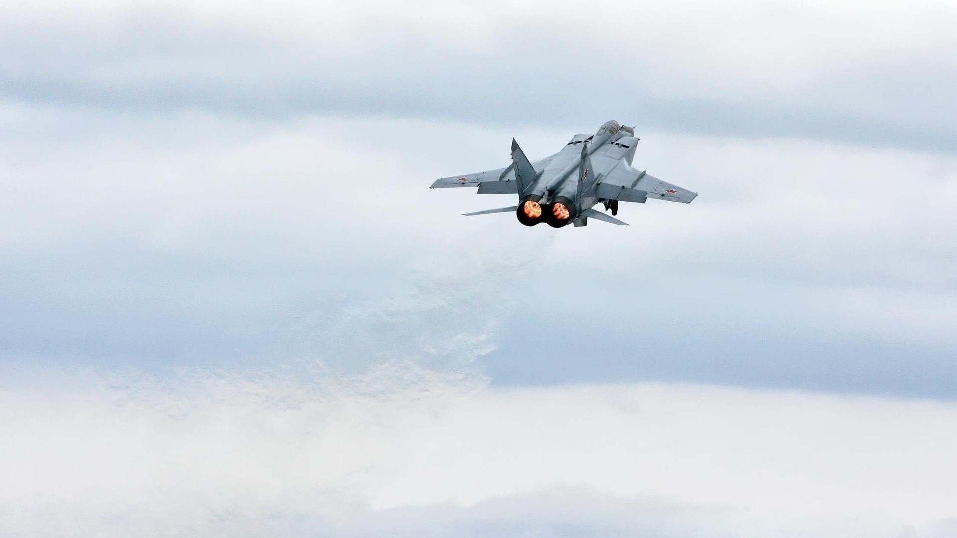 九游在线玩-史密斯女子200米蝶泳决赛表现抢眼，女子200米蝶泳美国选手